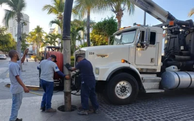 Está en marcha operativo para desazolvar 3.2 kilómetros de alcantarillado previo a Semana Santa.