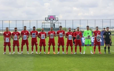 Selección de Irán rinde otro homenaje a víctimas del ataque de EU a una escuela en Minab