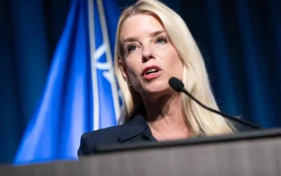 La fiscal de EU, Pam Bondi, se muda a base militar tras amenazas por archivos de Epstein