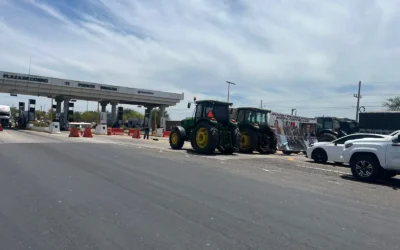 Productores continúan manifestación en caseta de Cuatro Caminos y mantienen presión por pago completo de apoyos
