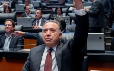 Senador Enrique Inzunza aprueba reformas para evitar explotación laboral en el campo.