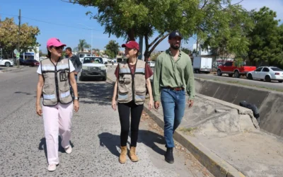 Supervisa Estrella Palacios limpieza y desazolve de canales en Infonavit Alarcón.