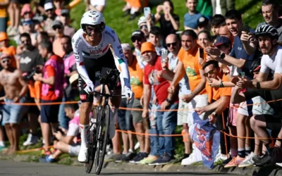 Isaac del Toro se retira de la Vuelta al País Vasco tras sufrir una caída